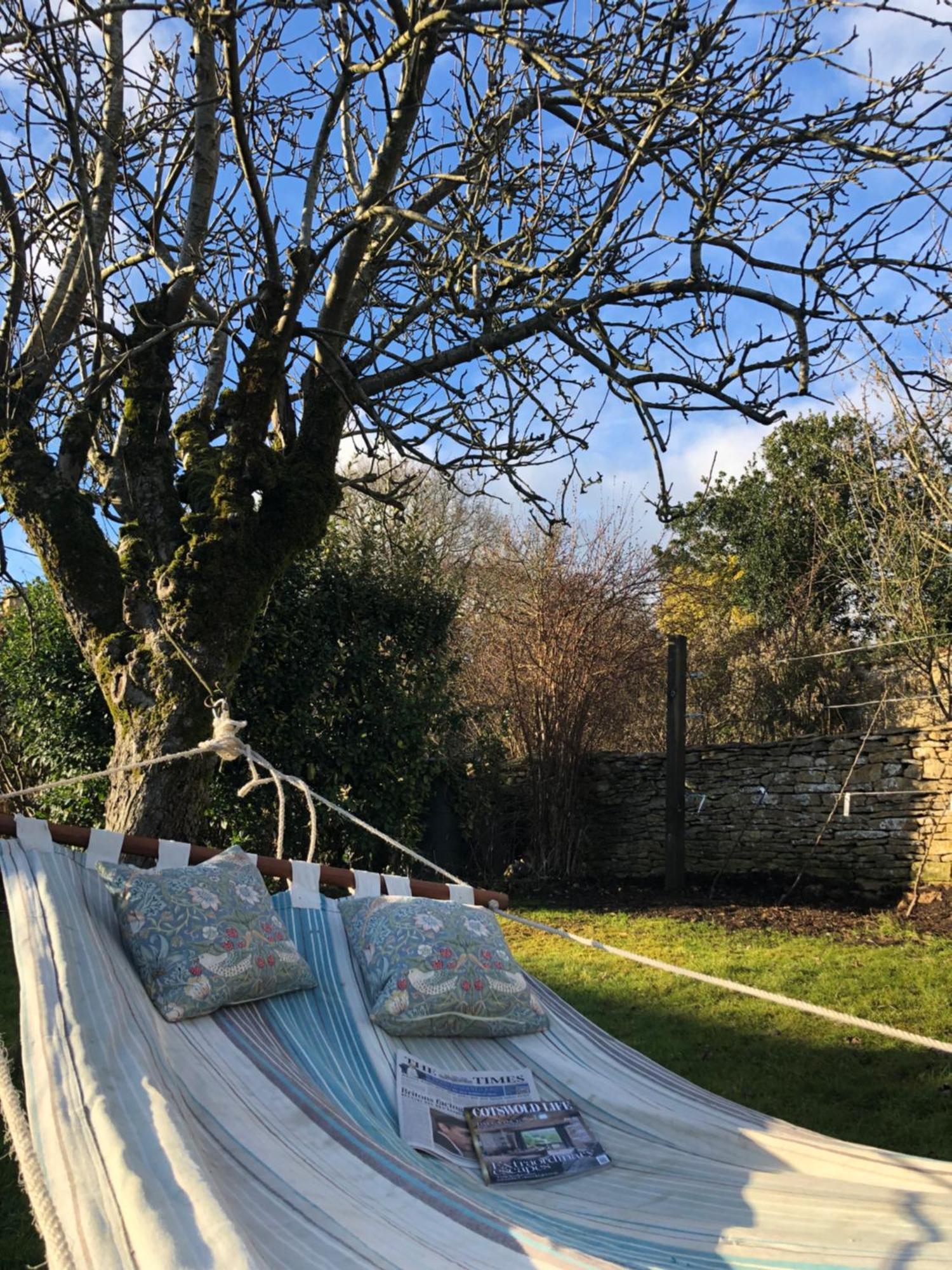 Green Valley, Cotswold Stay With Hamper Cheltenham Exterior foto